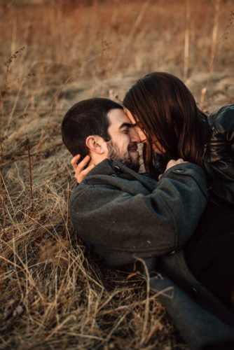 what to expect at an engagement photo shoot